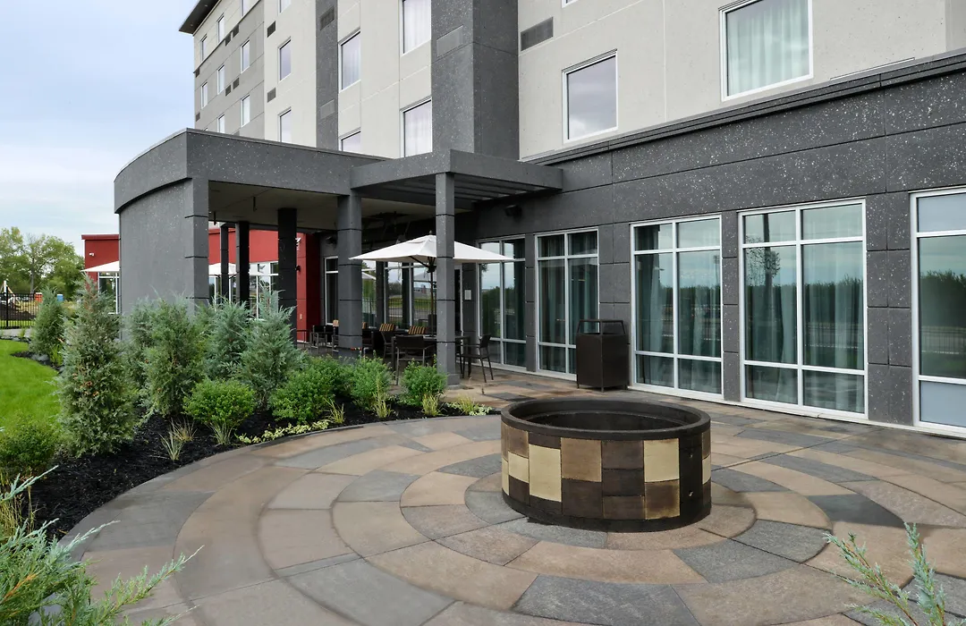 Courtyard By Marriott Saskatoon Airport-1